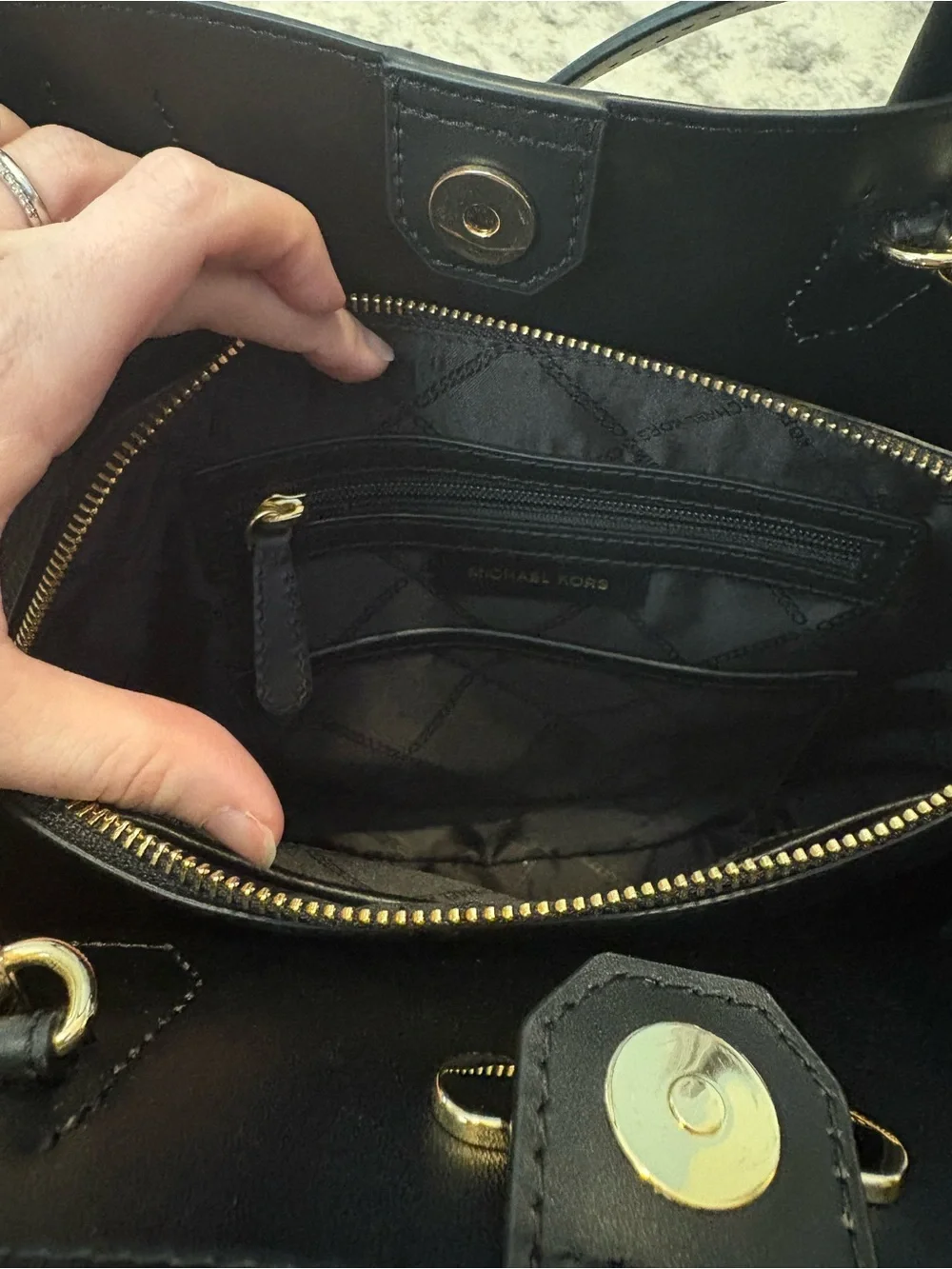 MICHAEL KORS Mercer Gallery Medium Center Zip Black Leather Tote Bag